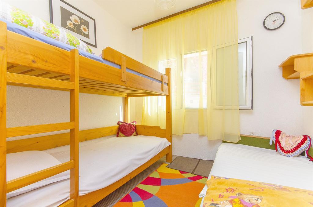 Apartments Pera Ражань Екстер'єр фото