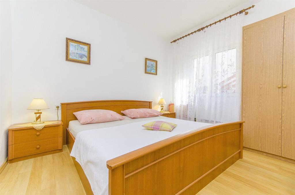 Apartments Pera Ражань Екстер'єр фото