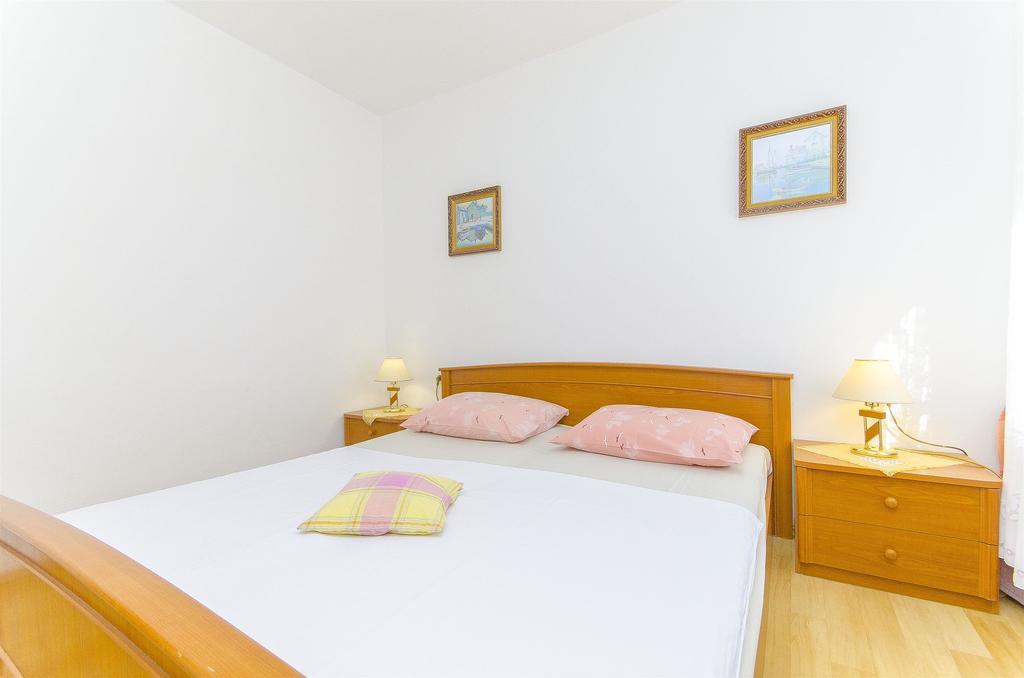Apartments Pera Ражань Екстер'єр фото