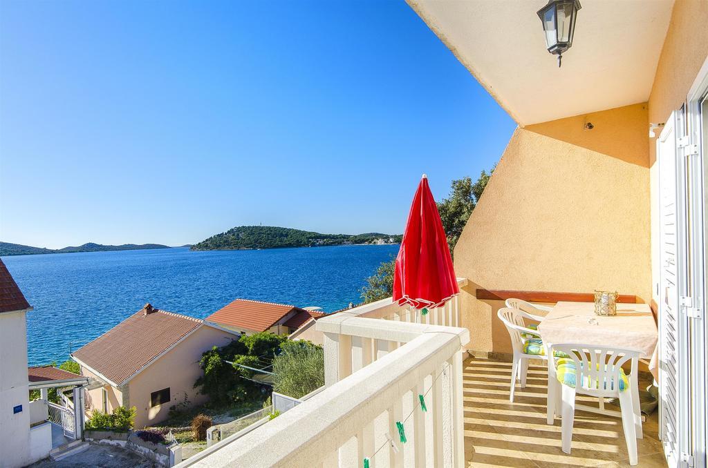 Apartments Pera Ражань Екстер'єр фото