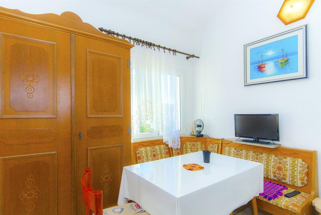 Apartments Pera Ражань Екстер'єр фото