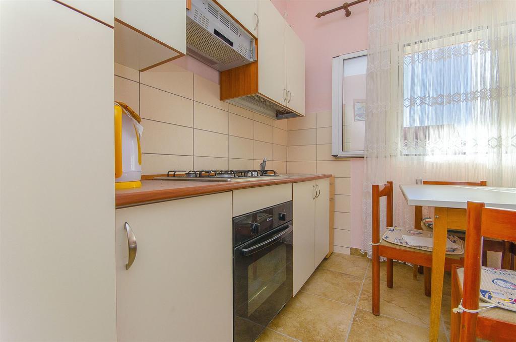 Apartments Pera Ражань Екстер'єр фото